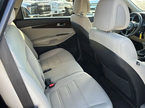 Used 2016 Kia Sorento LX image 14
