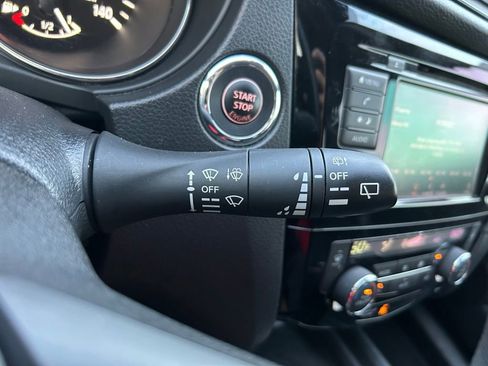 Used 2020 Nissan Rogue SV FWD image 22