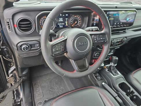 Used 2024 Jeep Gladiator Rubicon AWD/4WD image 16