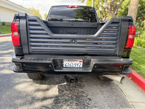 Used 2016 Chevrolet Silverado 2500 LT w/ Midnight Edition AWD/4WD image 4