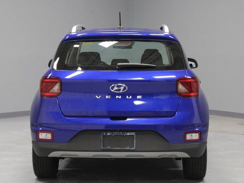 Used 2024 Hyundai Venue SEL FWD image 7