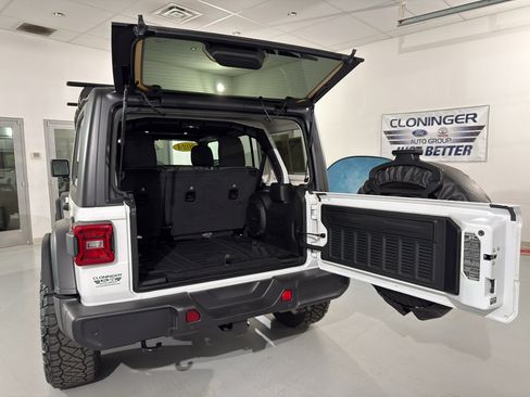 Used 2024 Jeep Wrangler Sport S image 9