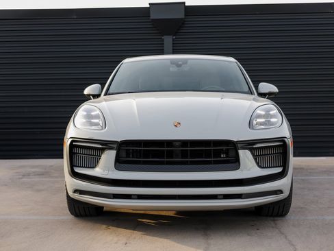Certified 2022 Porsche Macan S image 10