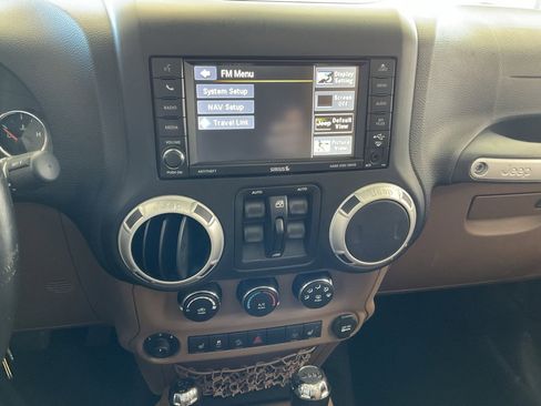 Used 2015 Jeep Wrangler Unlimited Sahara image 15