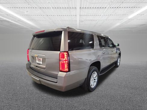Used 2019 Chevrolet Suburban LT w/ Luxury Package image 6
