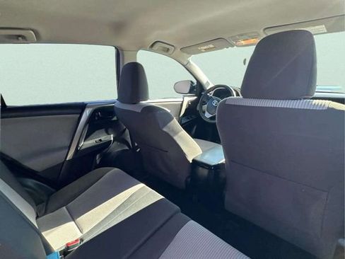 Used 2015 Toyota RAV4 LE image 9