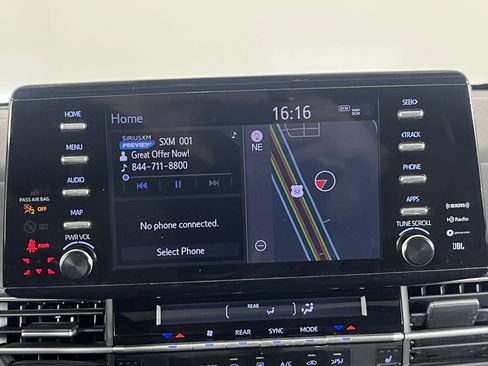 Used 2023 Toyota Sienna XLE w/ XLE Plus Package FWD image 18