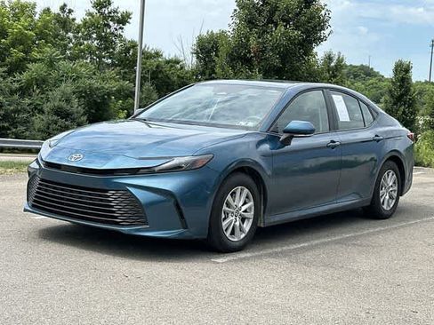 Used 2026 Toyota Camry LE w/ Convenience Package FWD image 1
