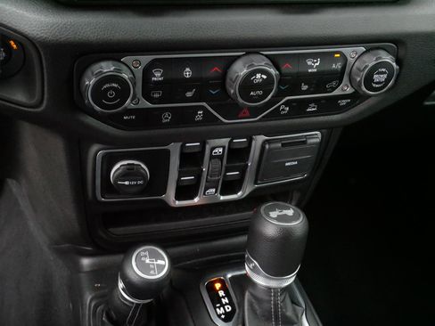 Used 2025 Jeep Wrangler Unlimited Sport AWD/4WD image 23