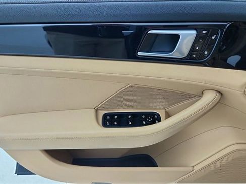 Used 2018 Porsche Panamera 4S image 34