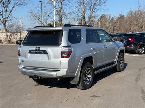 Used 2024 Toyota 4Runner TRD Off-Road Premium image 3