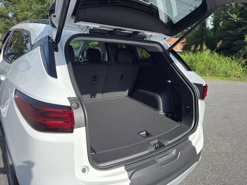 New 2026 Chevrolet Blazer LT w/ Convenience Package FWD image 19