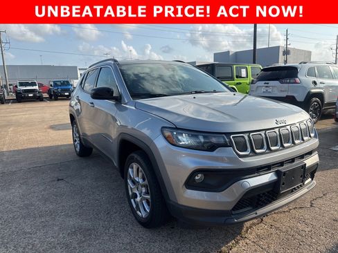Used 2022 Jeep Compass Latitude AWD/4WD image 1