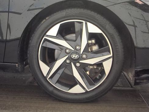 Used 2023 Hyundai Elantra Limited FWD image 11