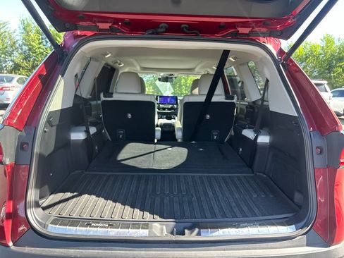 Used 2024 Toyota Grand Highlander AWD image 11