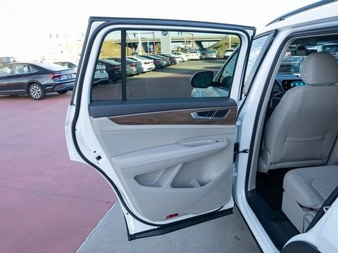 New 2026 Volkswagen Atlas SE image 11