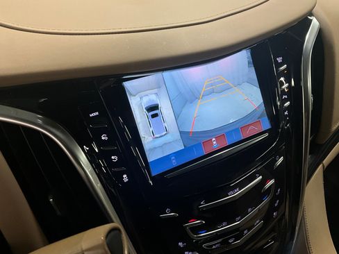 Used 2020 Cadillac Escalade Platinum image 19