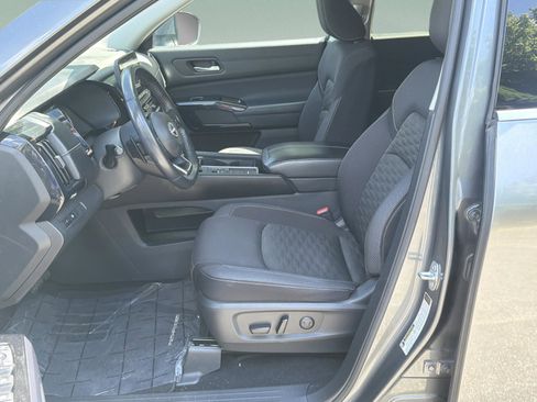 Used 2022 Nissan Pathfinder SV w/ SV Black Package FWD image 17