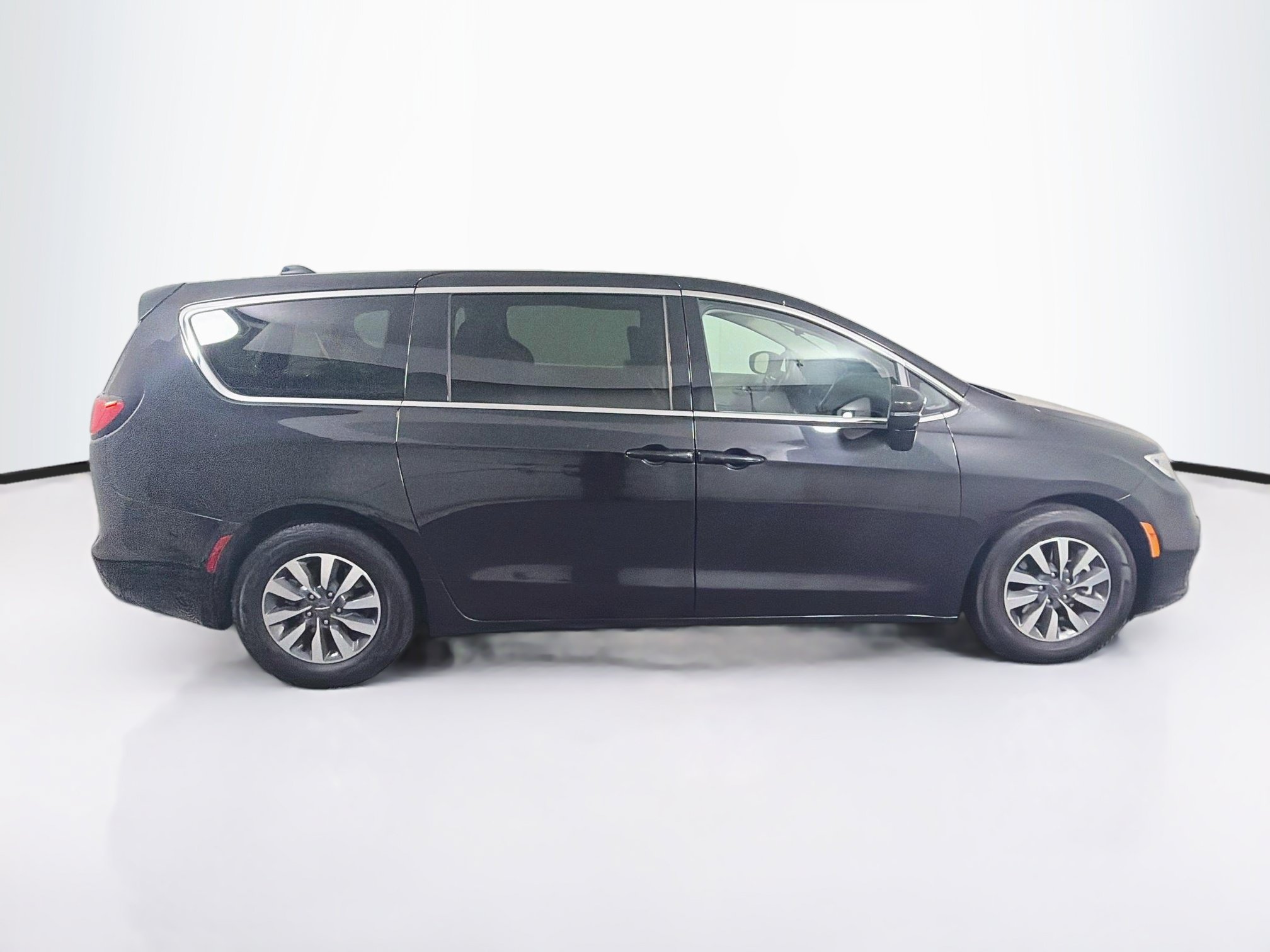 Used 2023 Chrysler Pacifica Touring-L FWD image 10