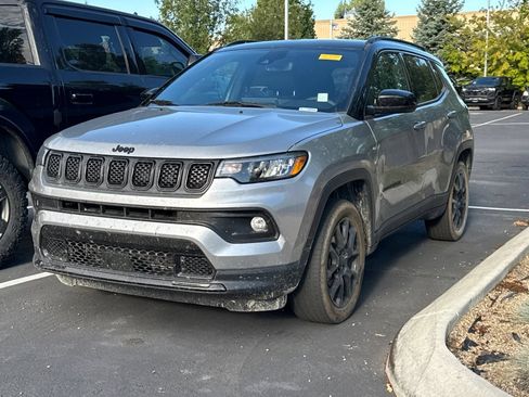 Used 2023 Jeep Compass Latitude w/ Sun and Sound Group AWD/4WD image 2