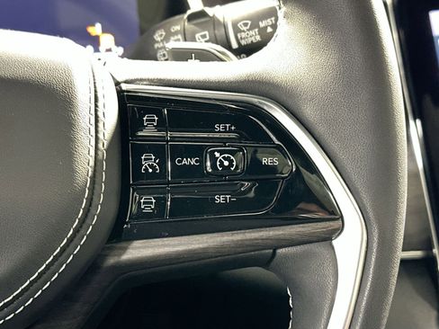 Used 2023 Jeep Grand Cherokee Overland w/ Luxury Tech Group IV image 21