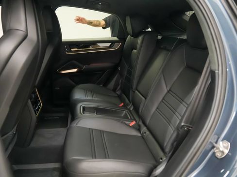 Certified 2026 Porsche Cayenne Turbo GT AWD/4WD image 17