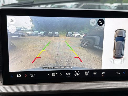 Used 2025 Ford Explorer Active w/ Active Comfort Package RWD image 34
