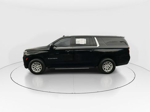 Used 2024 Chevrolet Suburban LT RWD image 5
