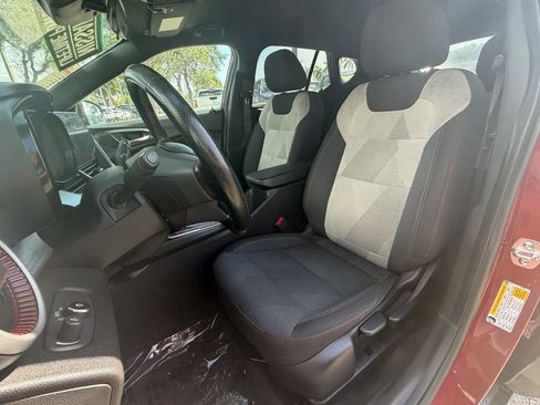 Used 2025 Chevrolet Trax RS w/ Driver Confidence Package FWD image 14