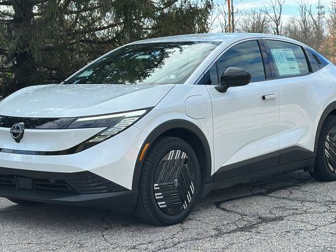 New 2026 Nissan Leaf w/ Illuminated Package image 2