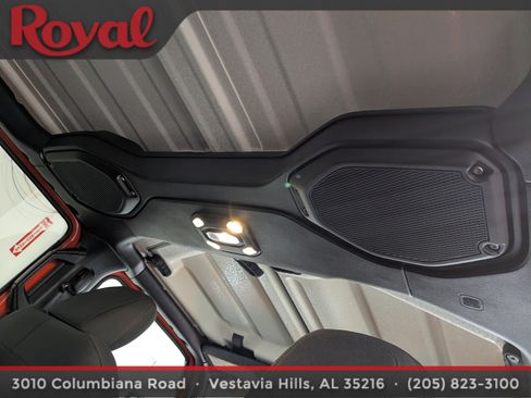 Used 2019 Jeep Wrangler Unlimited Sahara image 11