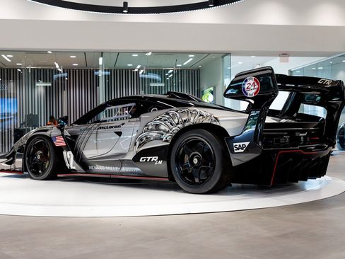 Used 2020 McLaren Senna RWD image 15