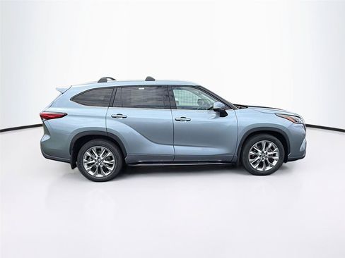 Used 2023 Toyota Highlander Limited AWD/4WD image 12