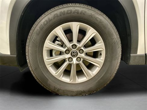 Used 2025 Toyota Grand Highlander AWD image 18