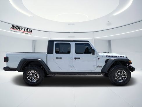 New 2025 Jeep Gladiator Rubicon image 2