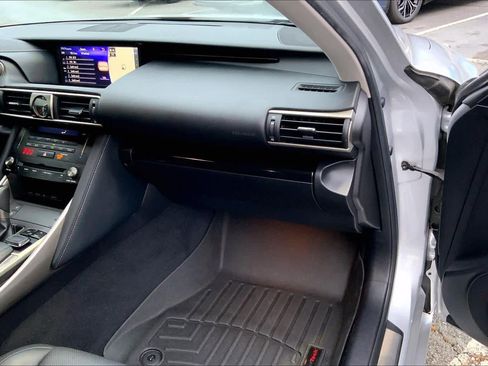 Used 2017 Lexus IS 200t image 18