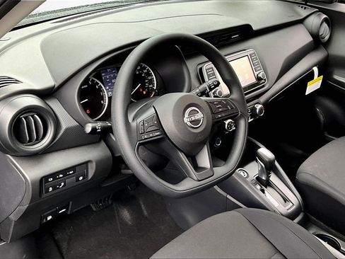 New 2025 Nissan Kicks Play S image 7