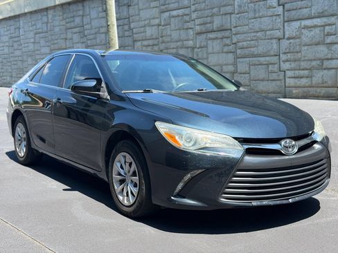 Used 2017 Toyota Camry LE FWD image 4