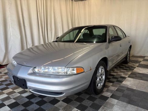 Used 2001 Oldsmobile Intrigue GX w/ Driver Control Pkg image 2