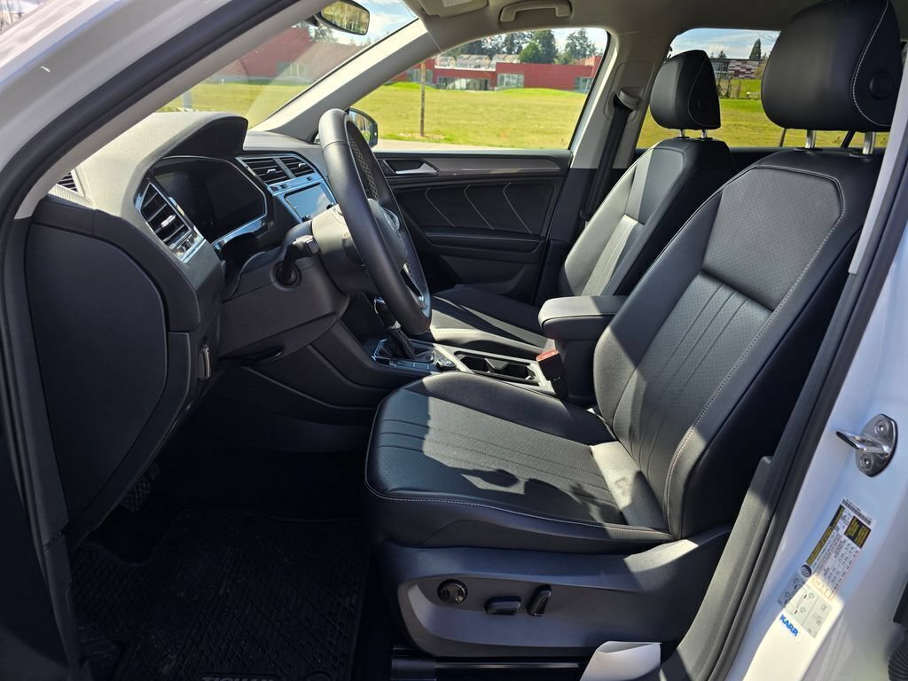 Used 2022 Volkswagen Tiguan SE AWD/4WD image 13