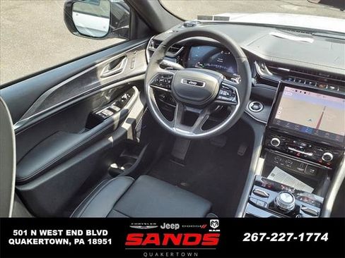 New 2023 Jeep Grand Cherokee Overland w/ Luxury Tech Group IV AWD/4WD image 12