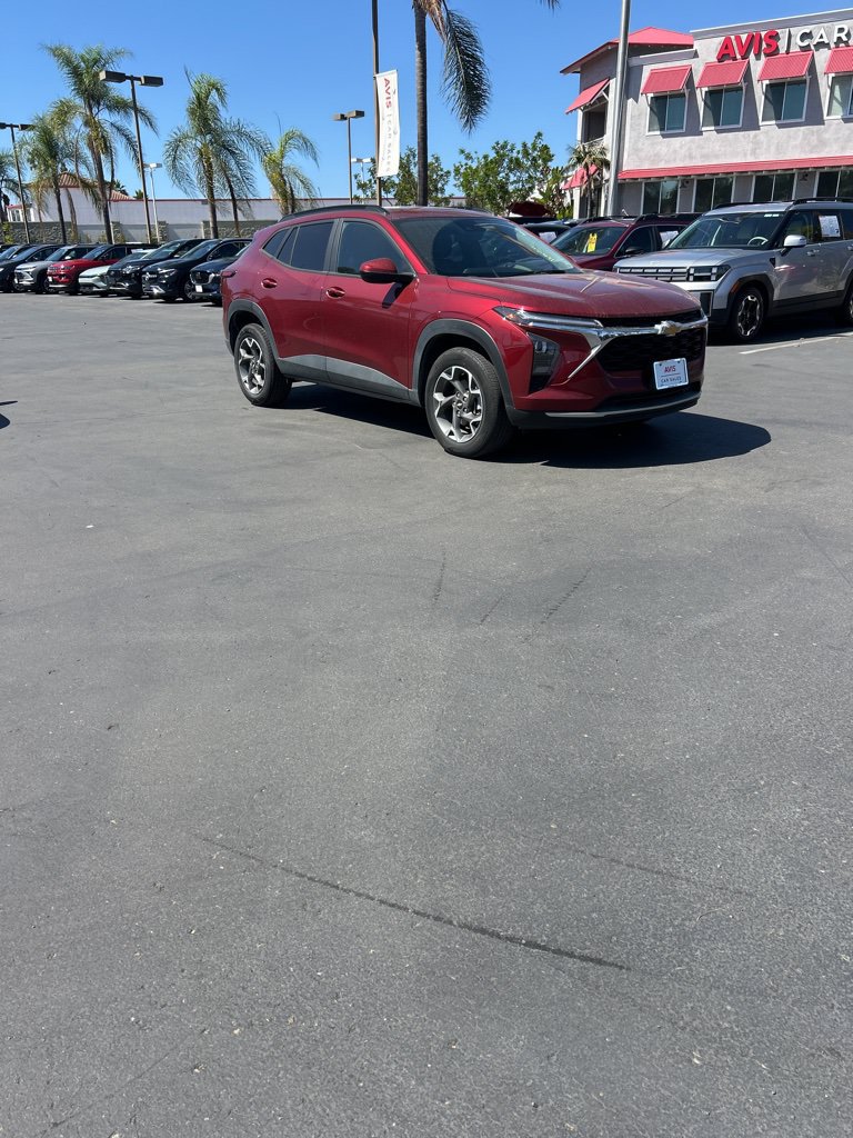 Used 2025 Chevrolet Trax LT w/ LT Convenience Package FWD image 5
