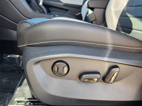 New 2026 Volkswagen Taos SEL image 7