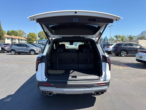 New 2026 Chevrolet Traverse LT w/ LPO, Floor Liner Package image 15