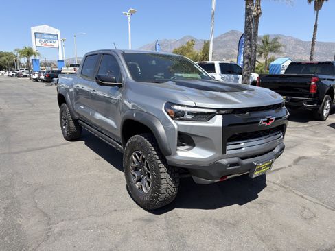 Used 2024 Chevrolet Colorado ZR2 w/ ZR2 Convenience Package III AWD/4WD image 2