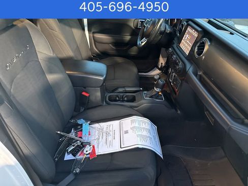 Used 2020 Jeep Gladiator Overland AWD/4WD image 14