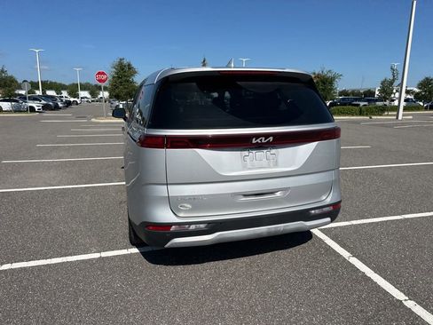 Used 2023 Kia Carnival LX FWD image 8