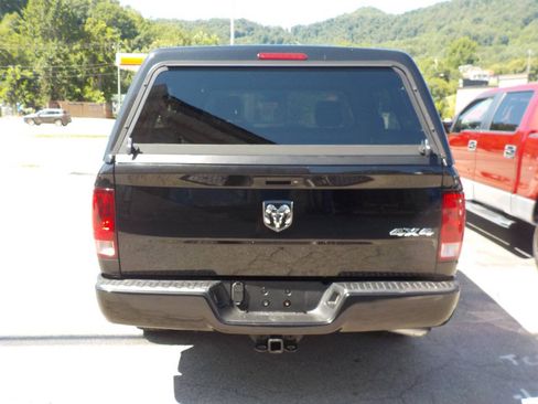 Used 2017 RAM 1500 Express AWD/4WD image 8