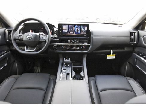 New 2026 Nissan Pathfinder SL w/ SL Premium Package (P04) FWD image 7