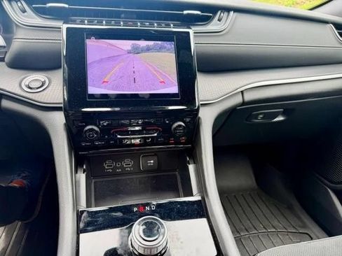 Used 2023 Jeep Grand Cherokee Altitude AWD/4WD image 9